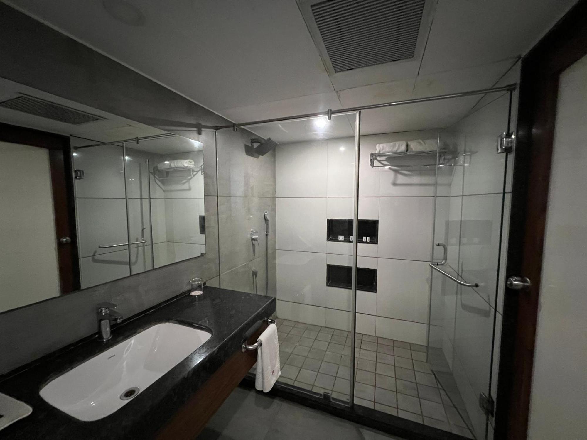 Hotel VITS Shalimar, Ankleshwar Exterior foto