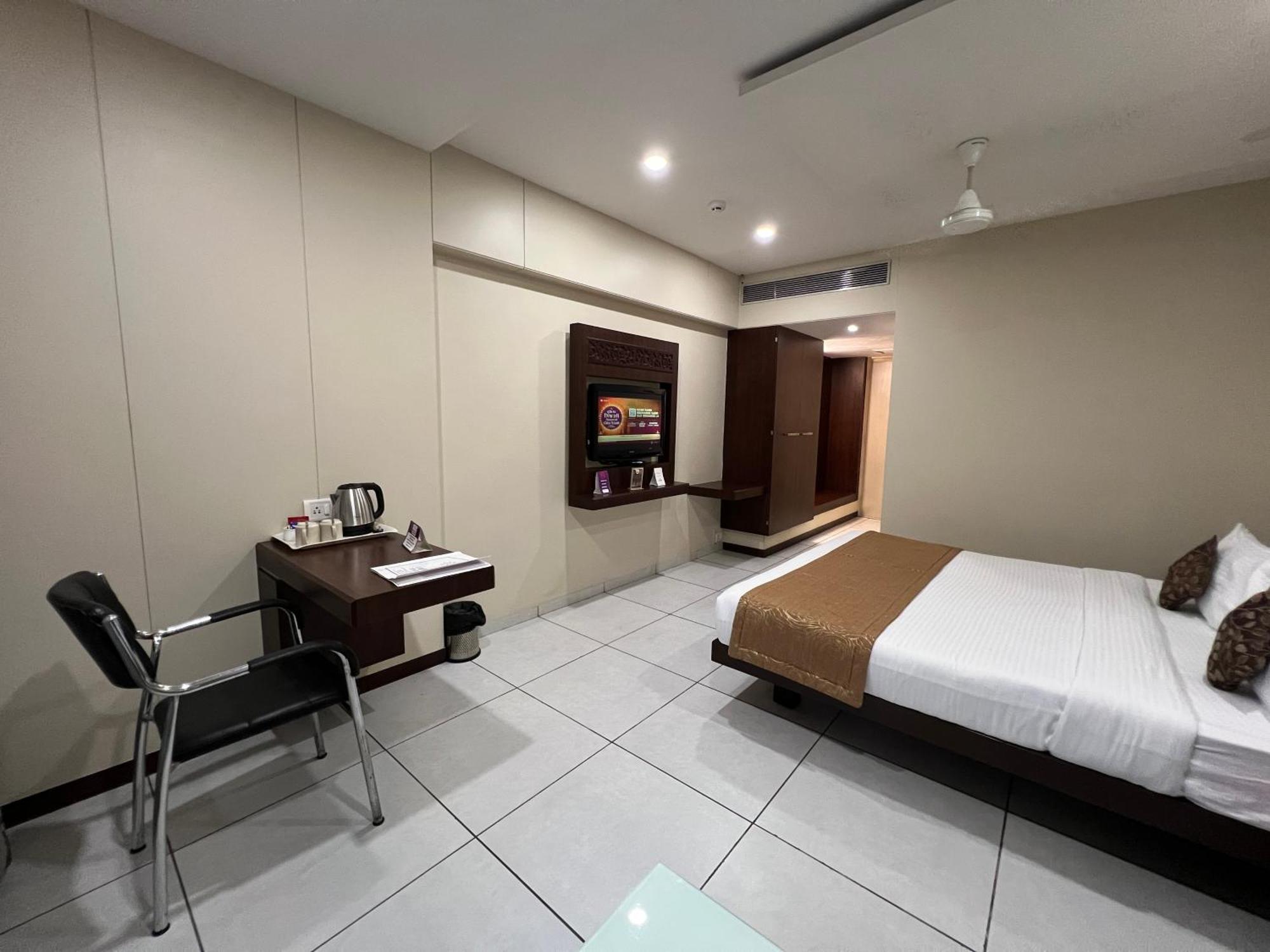 Hotel VITS Shalimar, Ankleshwar Exterior foto