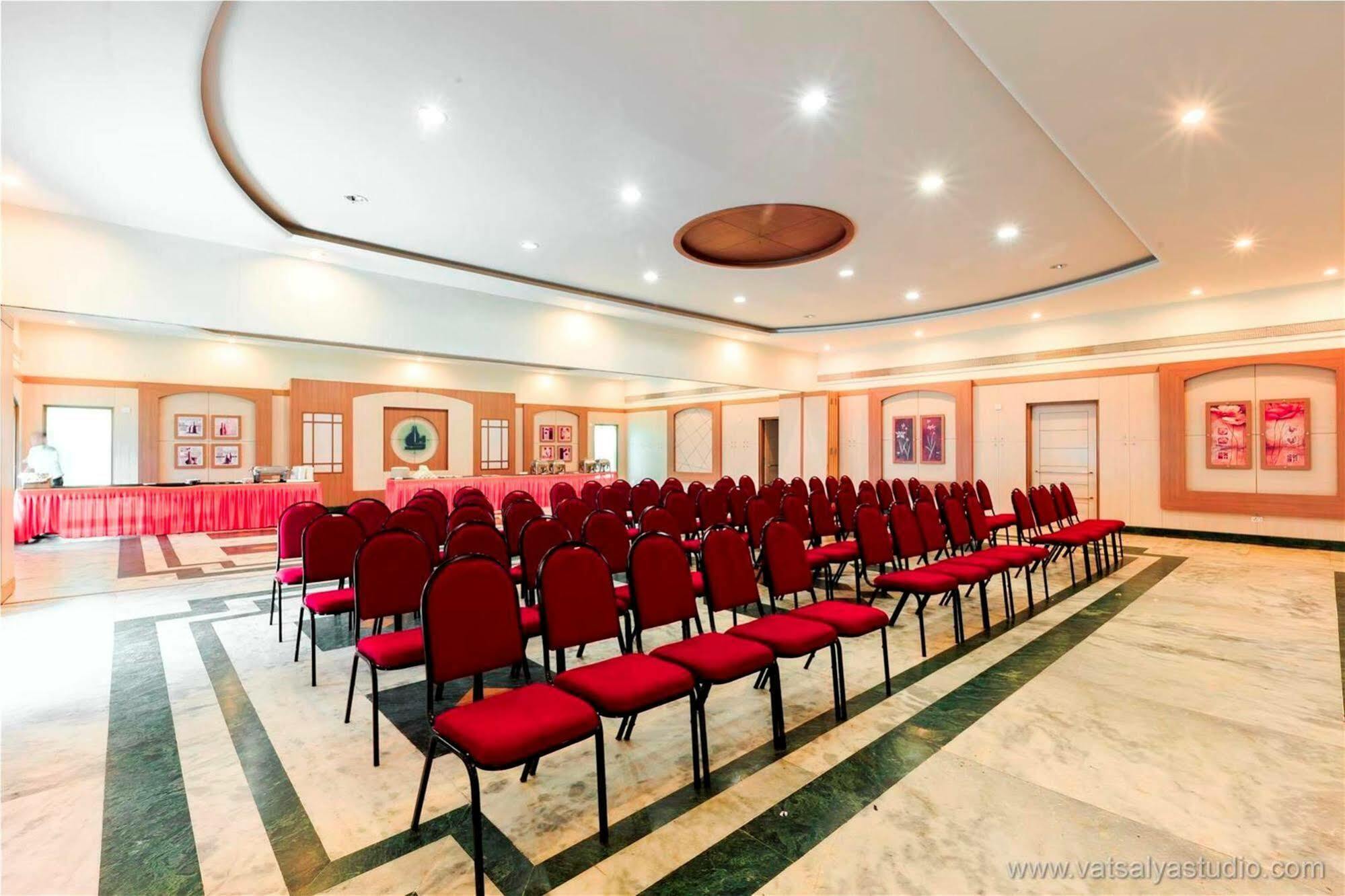 Hotel VITS Shalimar, Ankleshwar Exterior foto