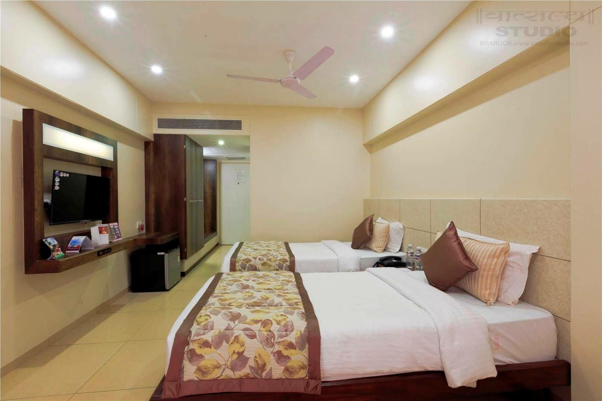 Hotel VITS Shalimar, Ankleshwar Exterior foto
