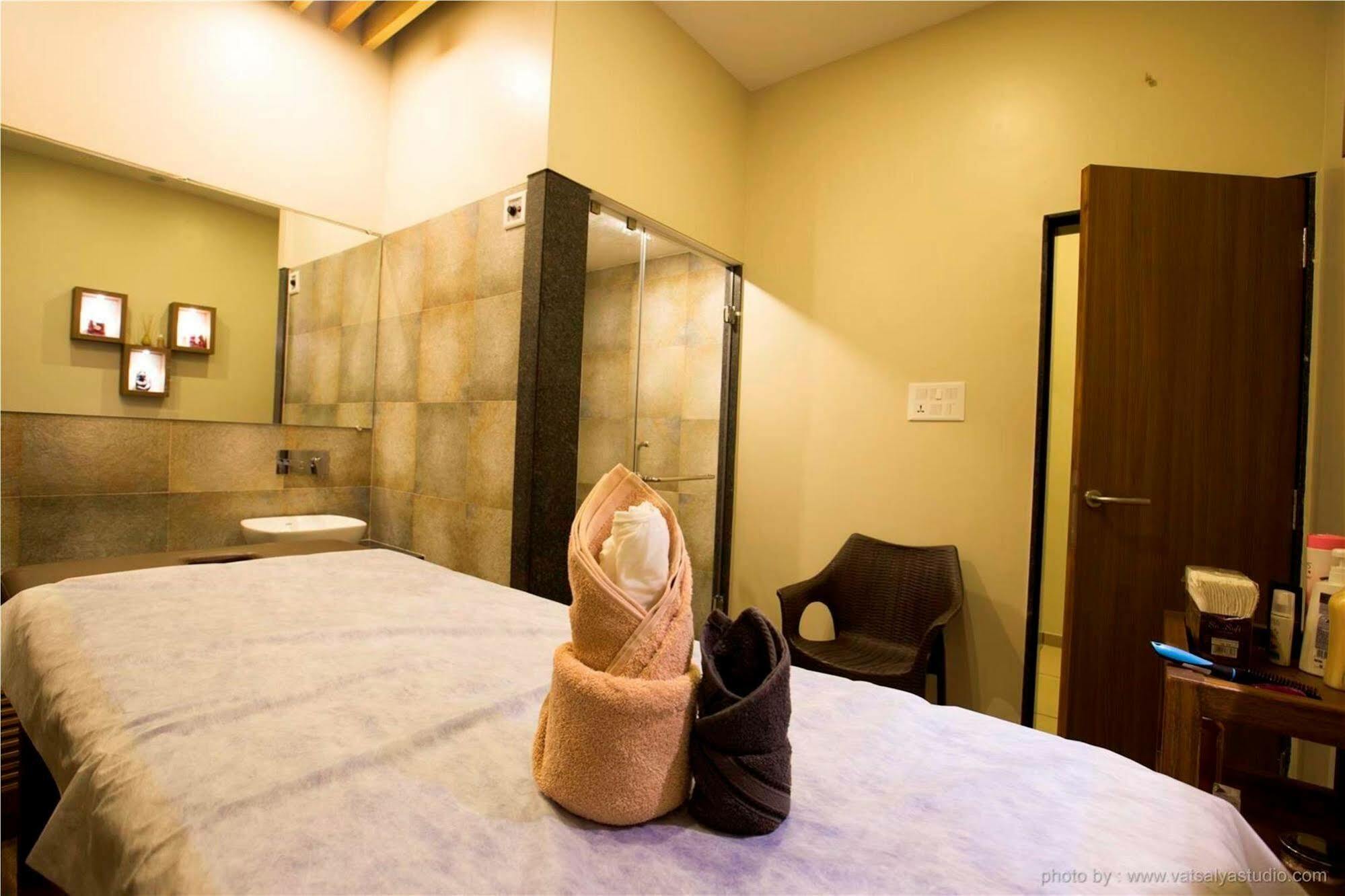 Hotel VITS Shalimar, Ankleshwar Exterior foto